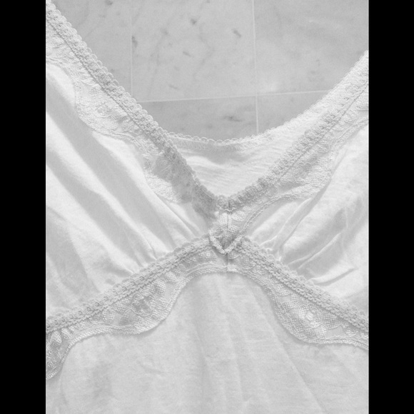 2 bundle white tops. - Picture 4 of 6